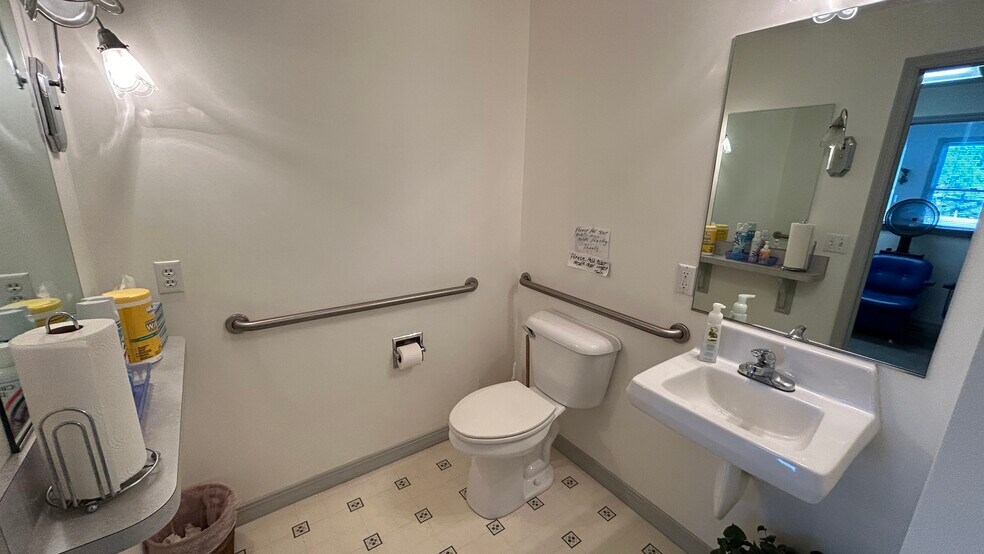 More Photos Of 825 Edgewood Rd, York General Retail For Sale