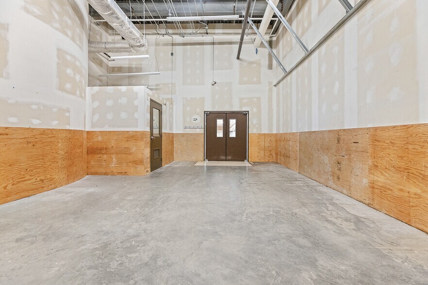 More Photos Of 2229 E State St, Salem Drugstore For Sale