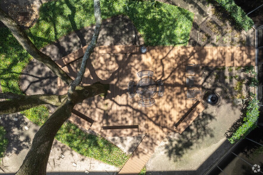 More Photos Of 1502 Augusta Dr, Houston Office For Lease