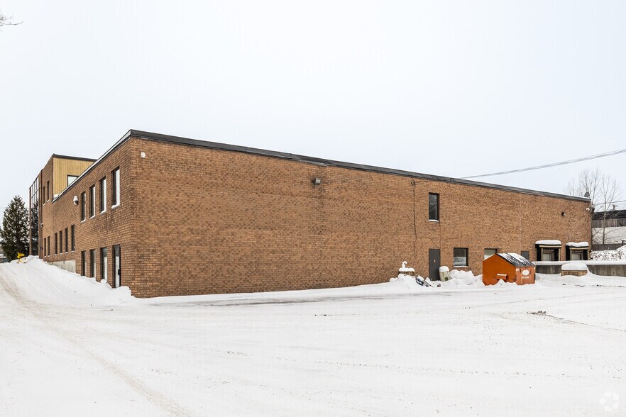 More Photos Of 425 Boul Maloney E, Gatineau Freestanding For Sale