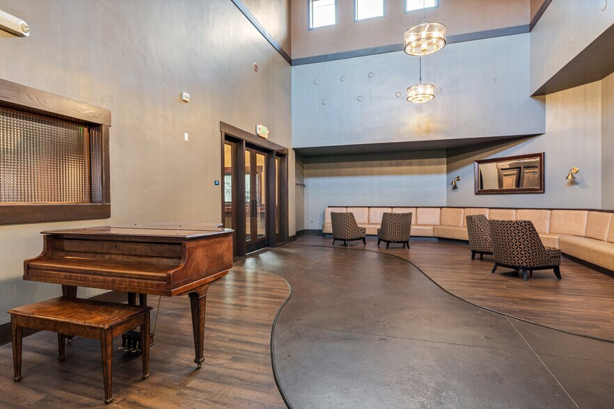More Photos Of 1180 Airport Park Blvd, Ukiah Restaurant For Lease