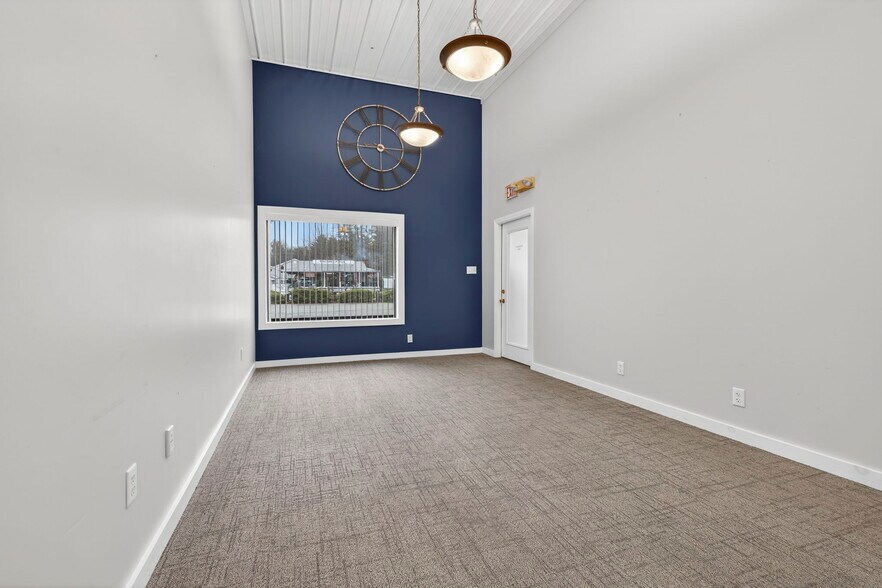 More Photos Of 113 Lafayette Rd, Hampton Falls Light Manufacturing For Lease