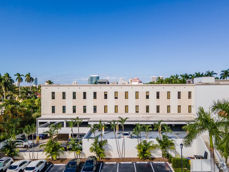 More Photos Of 250 Royal Palm Way, Palm Beach Office For Lease