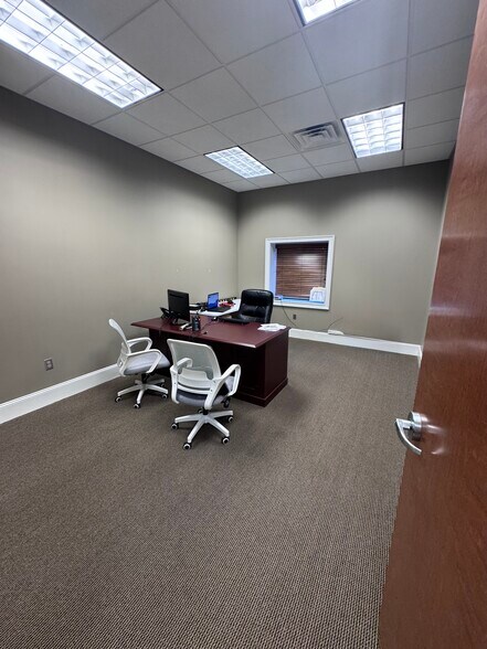 More Photos Of 2355 US Highway 78, Moody Flex For Lease