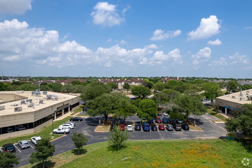 More Photos Of 14050 Summit Dr, Austin Light Distribution For Lease