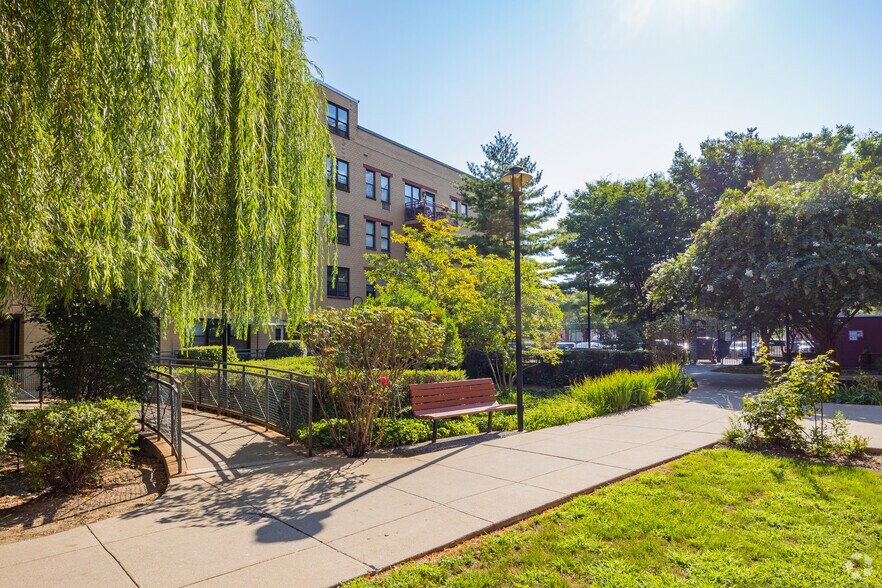 More Photos Of 1901 Madison Ave, New York Apartments For Lease