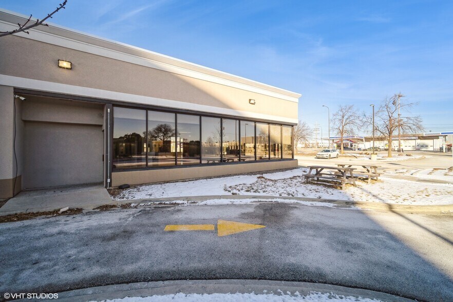 More Photos Of 1551 Busse Rd, Elk Grove Village Fast Food For Sale