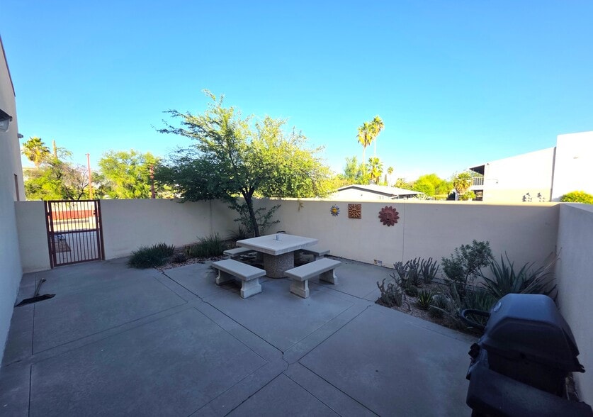 More Photos Of 8467 E Broadway Blvd, Tucson Loft Creative Space For Sale