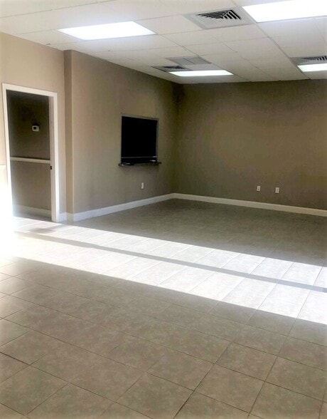 More Photos Of 15437 S US Highway 441, Summerfield Medical For Lease