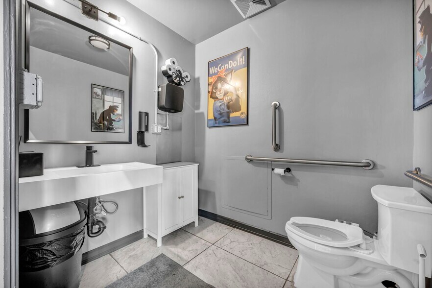 More Photos Of 3559 Bigelow Blvd, Pittsburgh Service For Sale