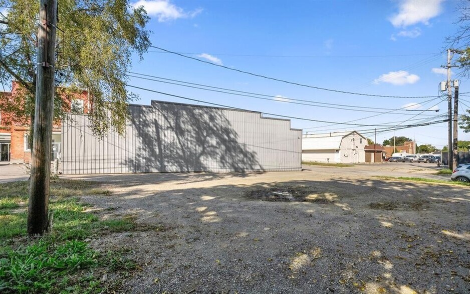 More Photos Of 801 W Main St, Owosso Office For Sale
