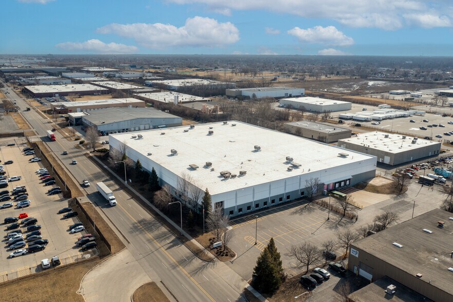 More Photos Of 6721 W 73rd St, Bedford Park Manufacturing For Sale