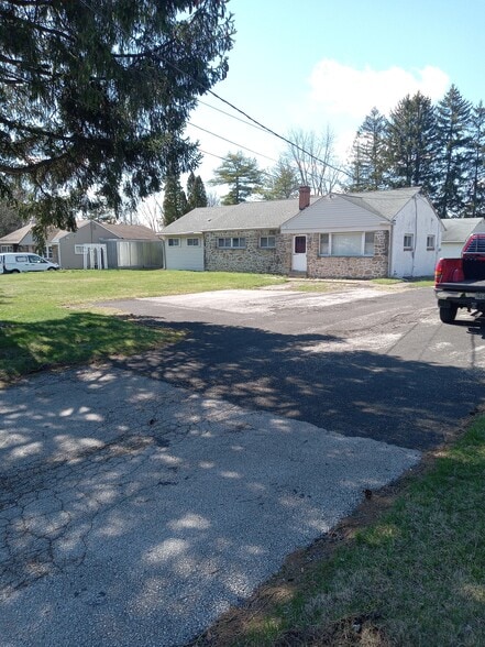 More Photos Of 515 W Butler Ave, Chalfont Veterinarian Kennel For Sale