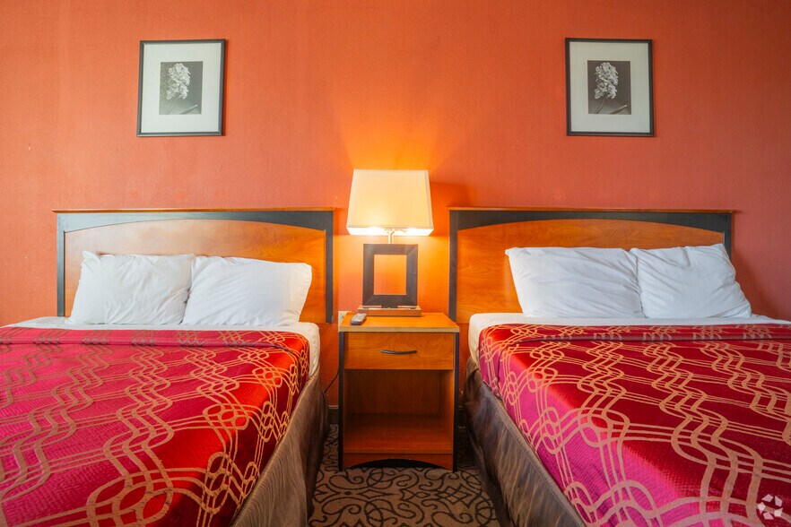 More Photos Of 1208 N Colorado Ave, Brush Hotel For Sale