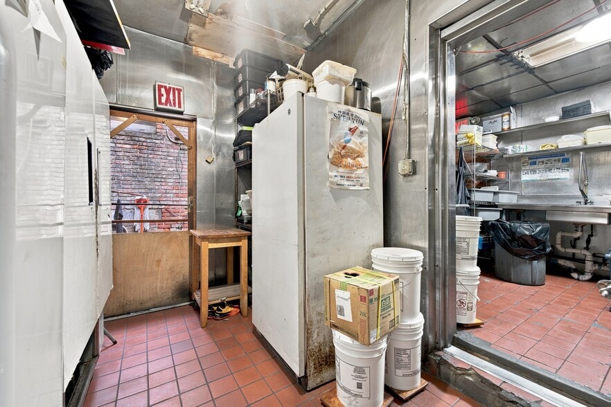 More Photos Of 1557 Second Ave, New York Apartments For Lease
