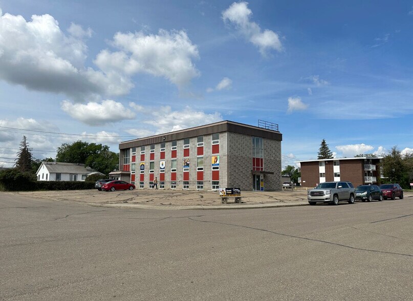 More Photos Of 601 7 St E, Drumheller Office For Sale