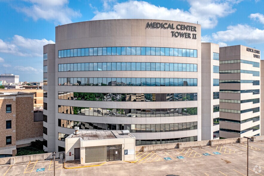 More Photos Of 7940 Floyd Curl Dr, San Antonio Medical For Lease