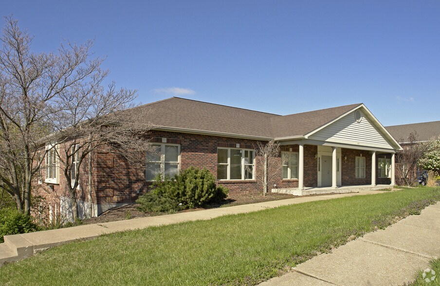 Primary Photo Of 1821 Sherman Dr, Saint Charles Medical For Lease