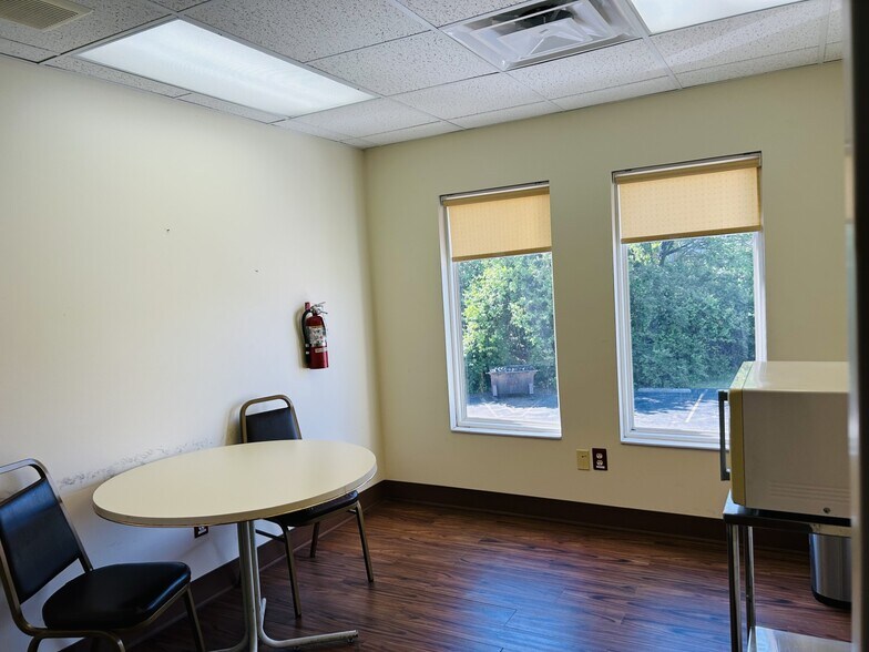 More Photos Of 3006 Glenmore Ave, Cincinnati Medical For Lease