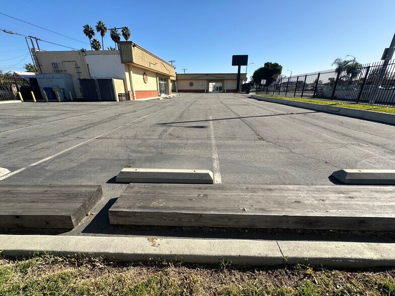 More Photos Of 509-523 E Rosecrans Ave, Compton Storefront Retail Office For Sale