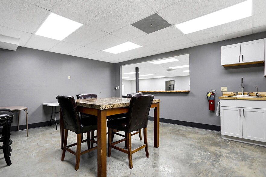 More Photos Of 615 Russell Ave, Indianapolis Medical For Sale