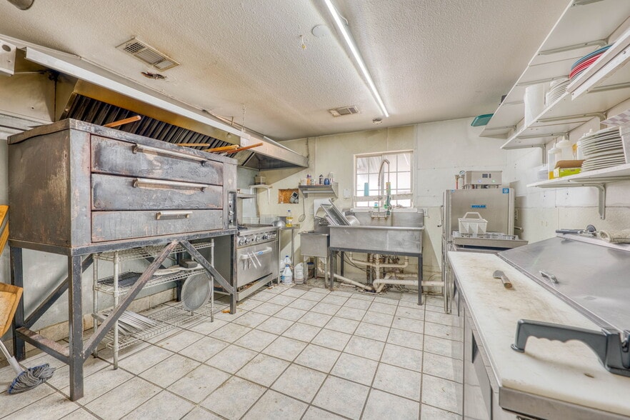 More Photos Of 106 Sunrise Dr, Sunrise Beach Restaurant For Sale