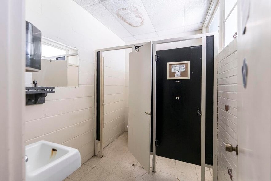 More Photos Of 2270 Shurling Dr, Macon-Bibb Religious Facility For Sale