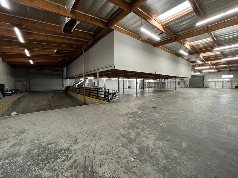 More Photos Of 337 S Anderson St, Los Angeles Manufacturing For Lease