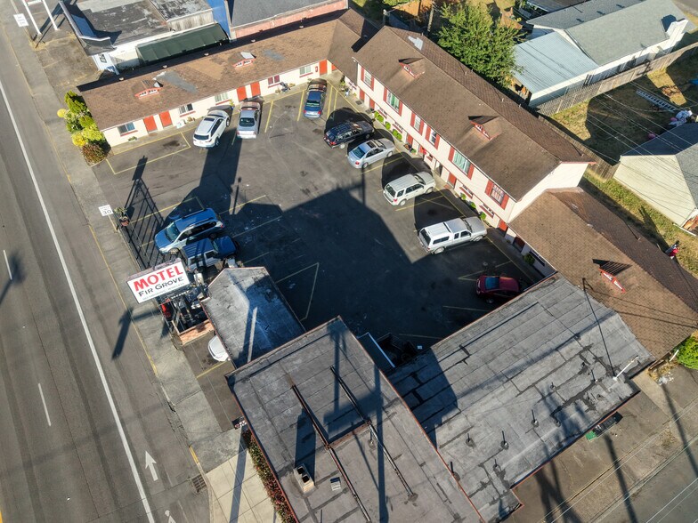 More Photos Of 2178 Winchester Ave, Reedsport Hotel For Sale