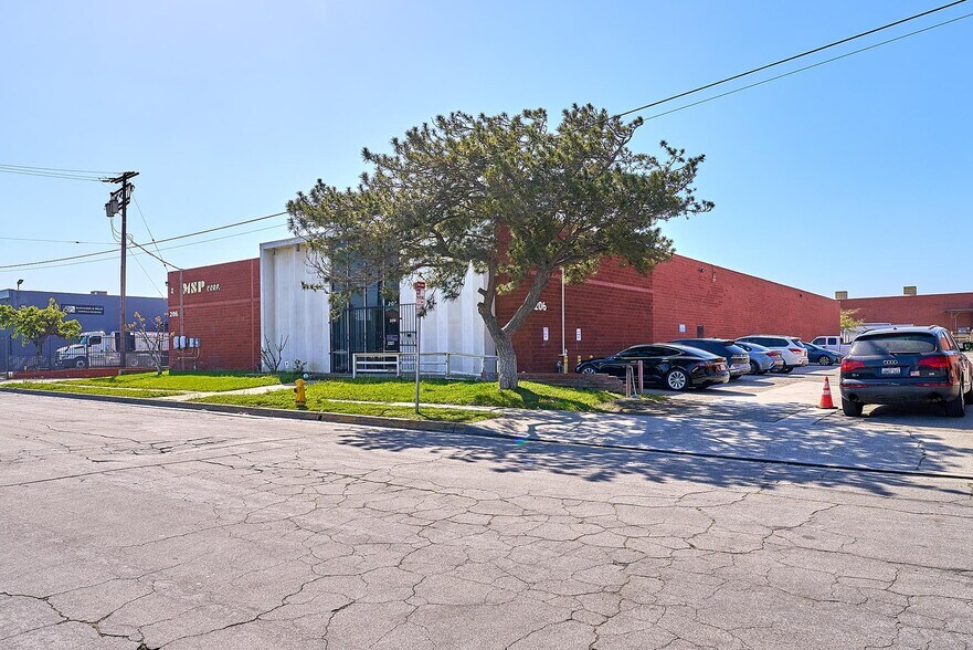 Primary Photo Of 206 W 140th St, Los Angeles Warehouse For Lease