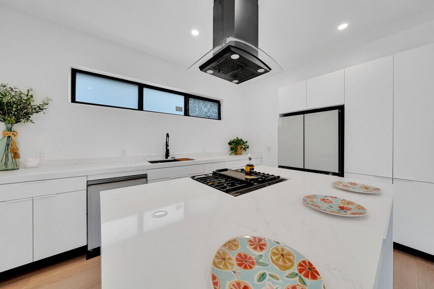 More Photos Of 1370 SW 5th St, Miami Apartments For Sale