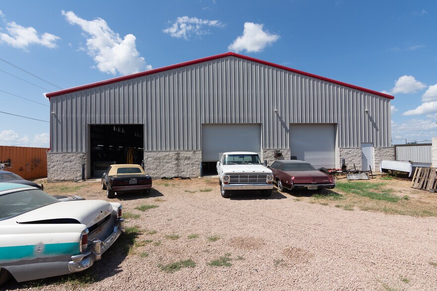 More Photos Of 1131 S Loop 4, Buda Warehouse For Lease