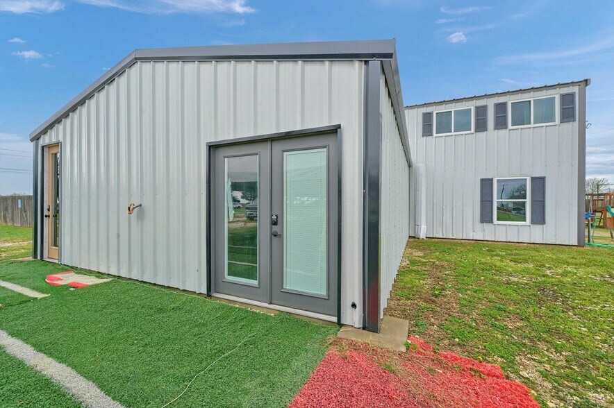 More Photos Of 9517 Collinsville fwy, Collinsville Industrial For Sale