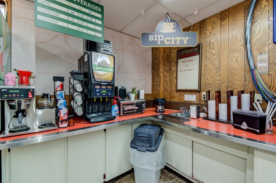 More Photos Of 1705 SW Frank Phillips Blvd, Bartlesville Service Station For Sale