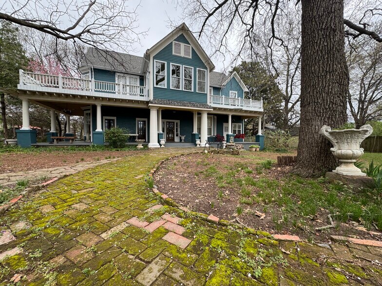 More Photos Of 224 W Chickasaw St, Tahlequah Hospitality For Sale