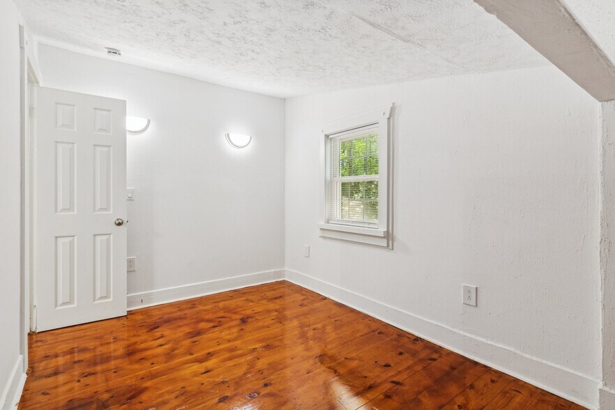 More Photos Of 375 Deerfield Dr, Dahlonega Multifamily For Sale