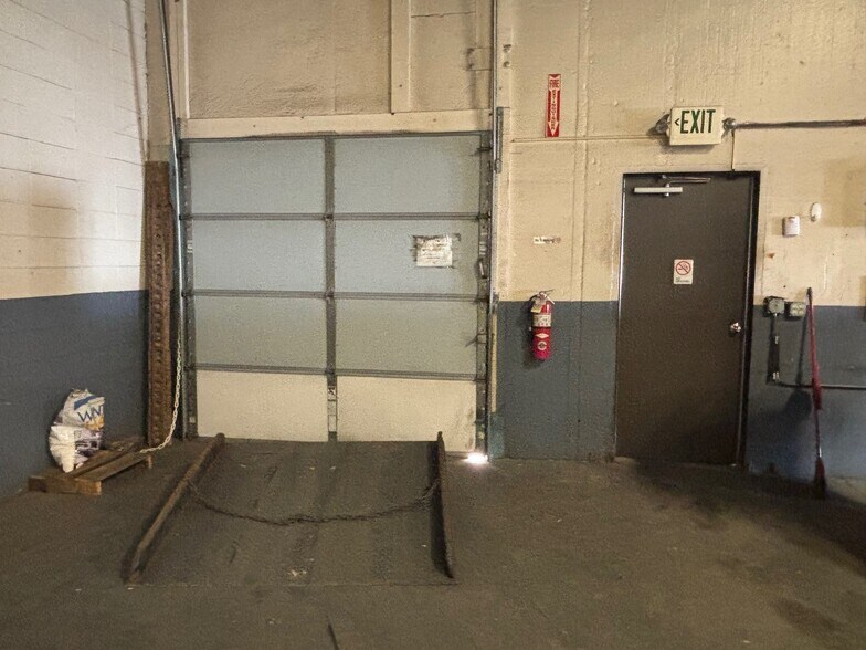 More Photos Of 5121-5125 Executive Blvd, Fort Wayne Warehouse For Lease