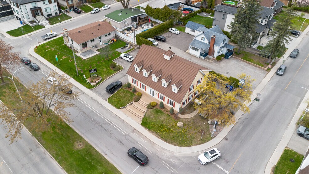 More Photos Of 675 Boul Samson, Laval Office For Sale