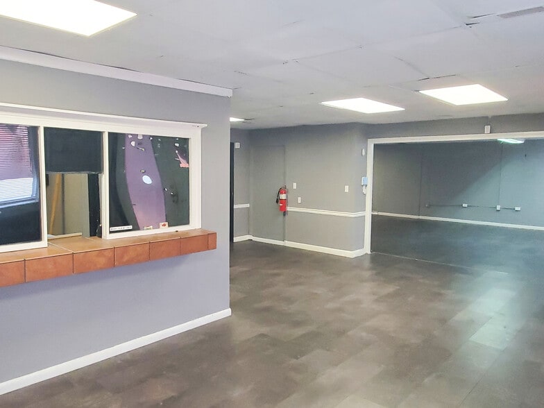 More Photos Of 1400 Shorter Ave NW, Rome Flex For Sale