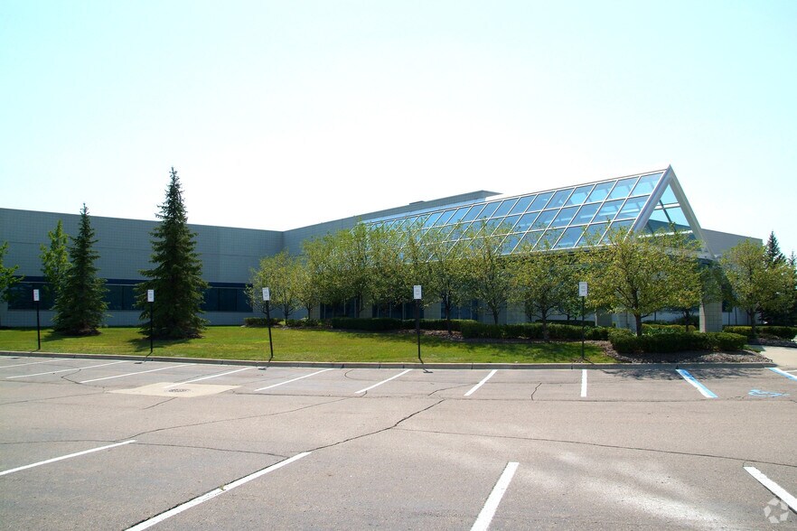More Photos Of 2500 Centerpoint Pky, Pontiac Research And Development For Lease