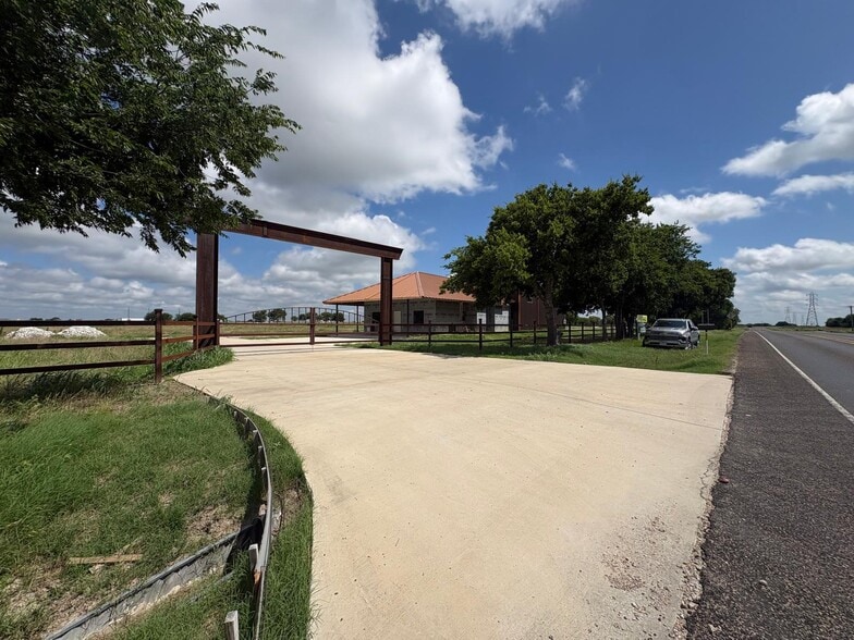 Primary Photo Of 16100 S Highway 77, Italy Land For Sale