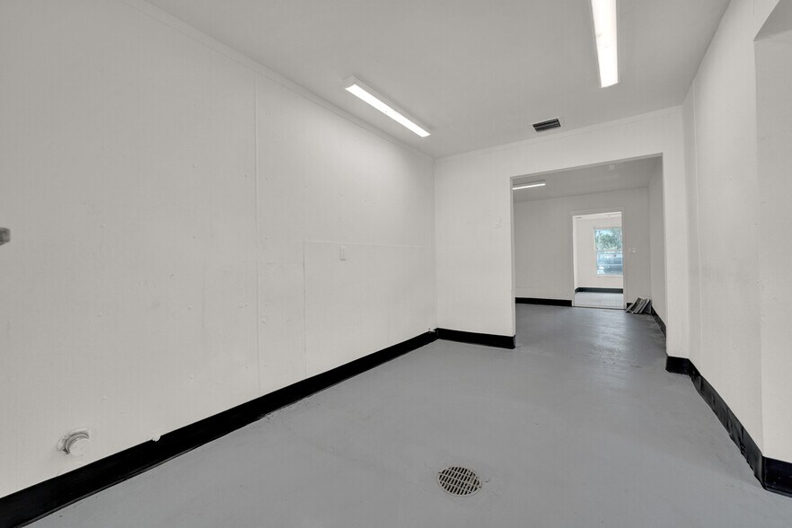 More Photos Of 311 E Commercial Blvd, Oakland Park Freestanding For Sale