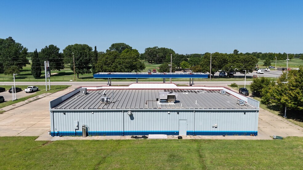 More Photos Of 1110 N Main St, Cheney Service Station For Sale