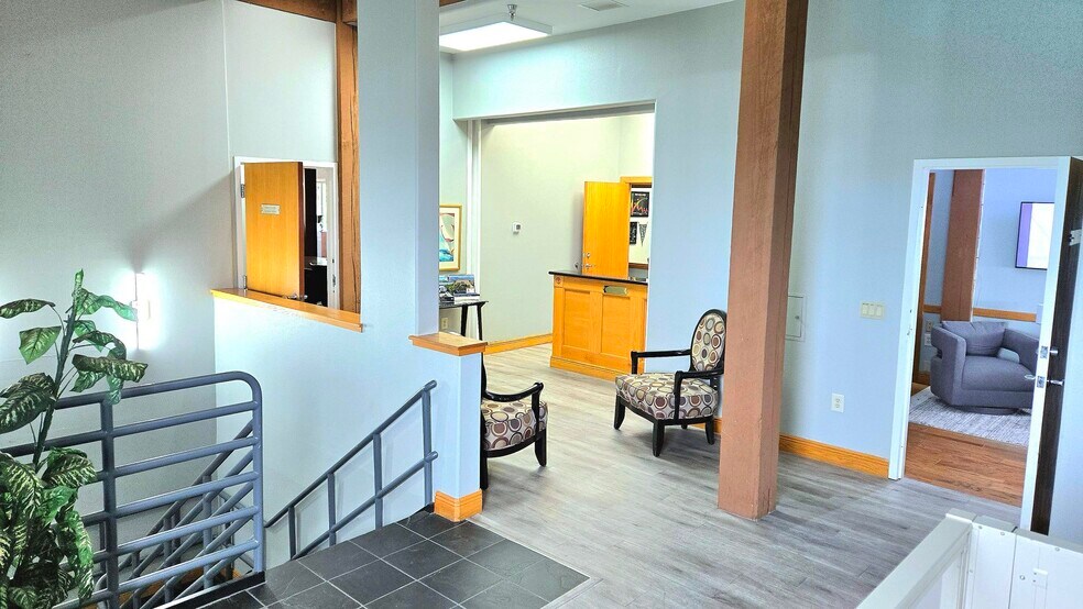 More Photos Of 1001 Riverside Dr, Palmetto Office For Lease