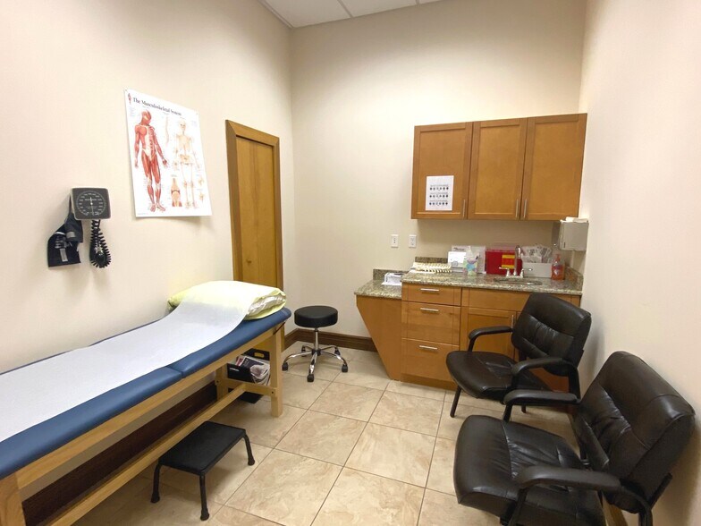 More Photos Of 14131 Metropolis Ave, Fort Myers Medical For Lease