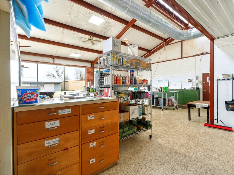 More Photos Of 530 N Mississippi Ave, Ada Freestanding For Sale