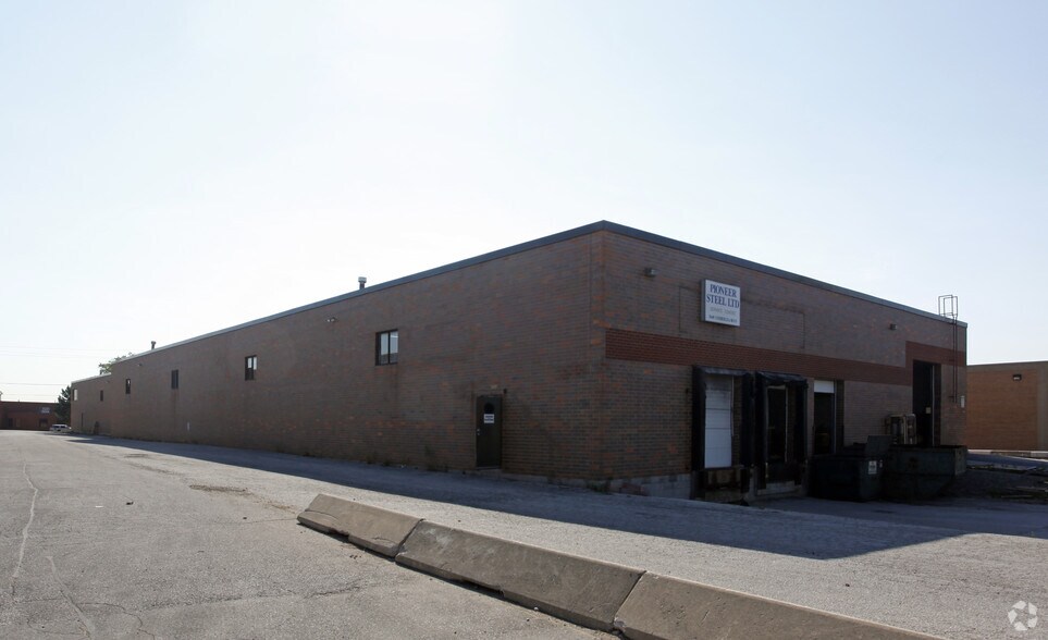 More Photos Of 5640 Timberlea Blvd, Mississauga Showroom For Sale
