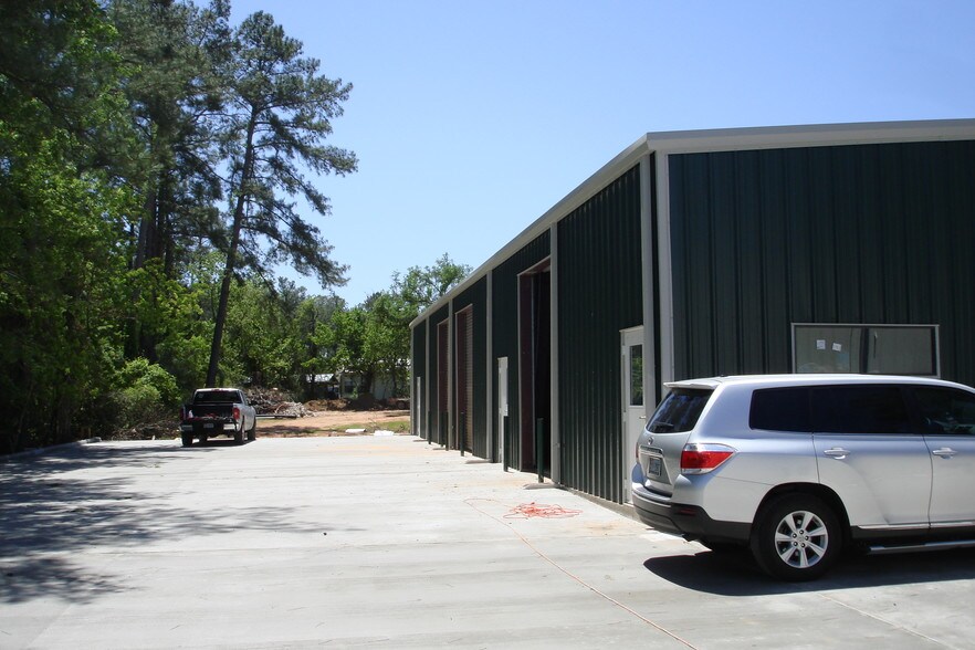 Primary Photo Of 304 S Magnolia Blvd, Magnolia Light Manufacturing For Lease
