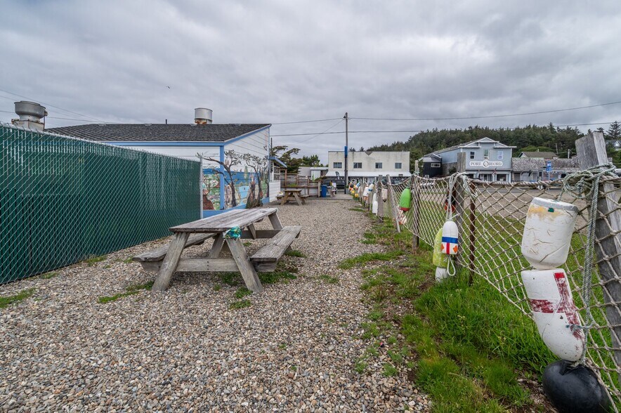 More Photos Of 259 6th St, Port Orford Restaurant For Sale