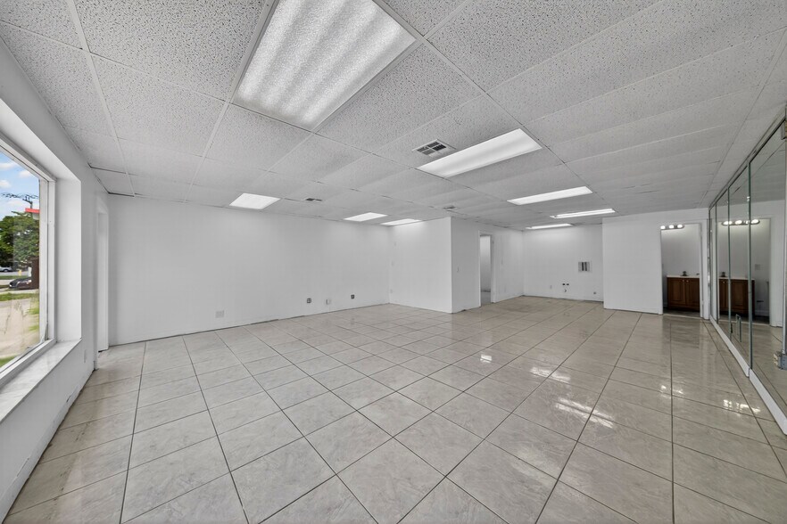 More Photos Of 1180 NW 41st Ter, Lauderhill Office For Lease